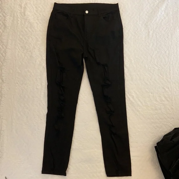 ⭐️⭐️FREE⭐️⭐️ Bundle!!! 3 pairs of black jeans - Picture 3 of 8